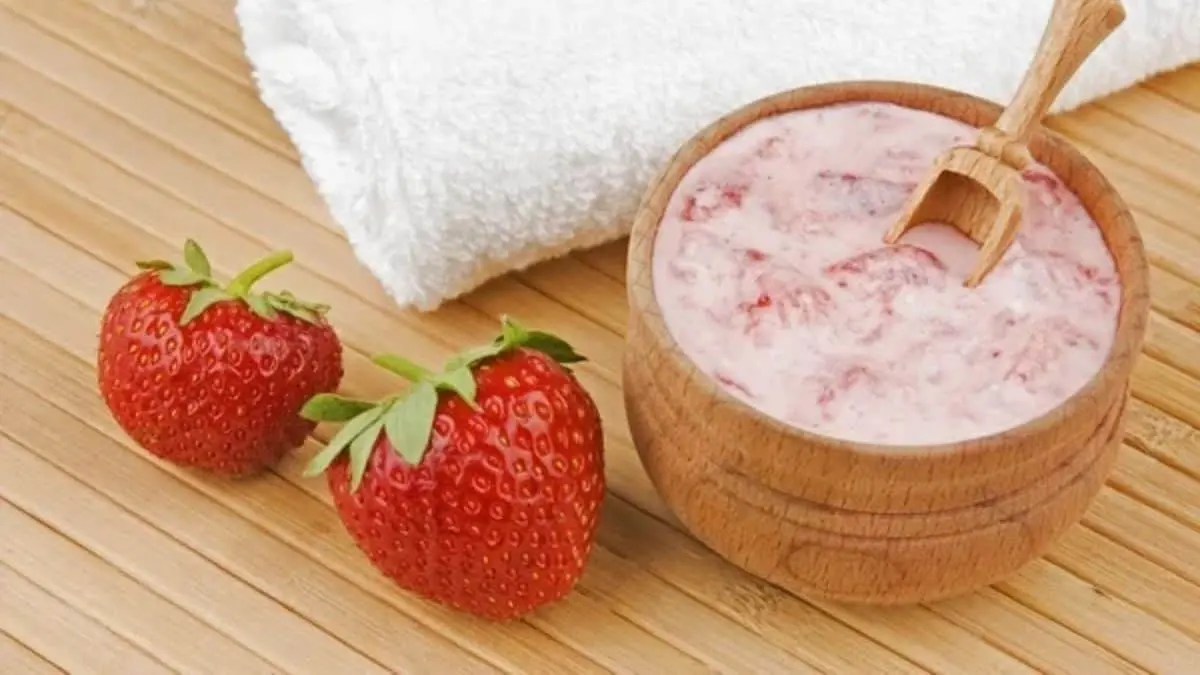 Así puedes preparar mascarillas con fresas para rejuvenecer tu piel