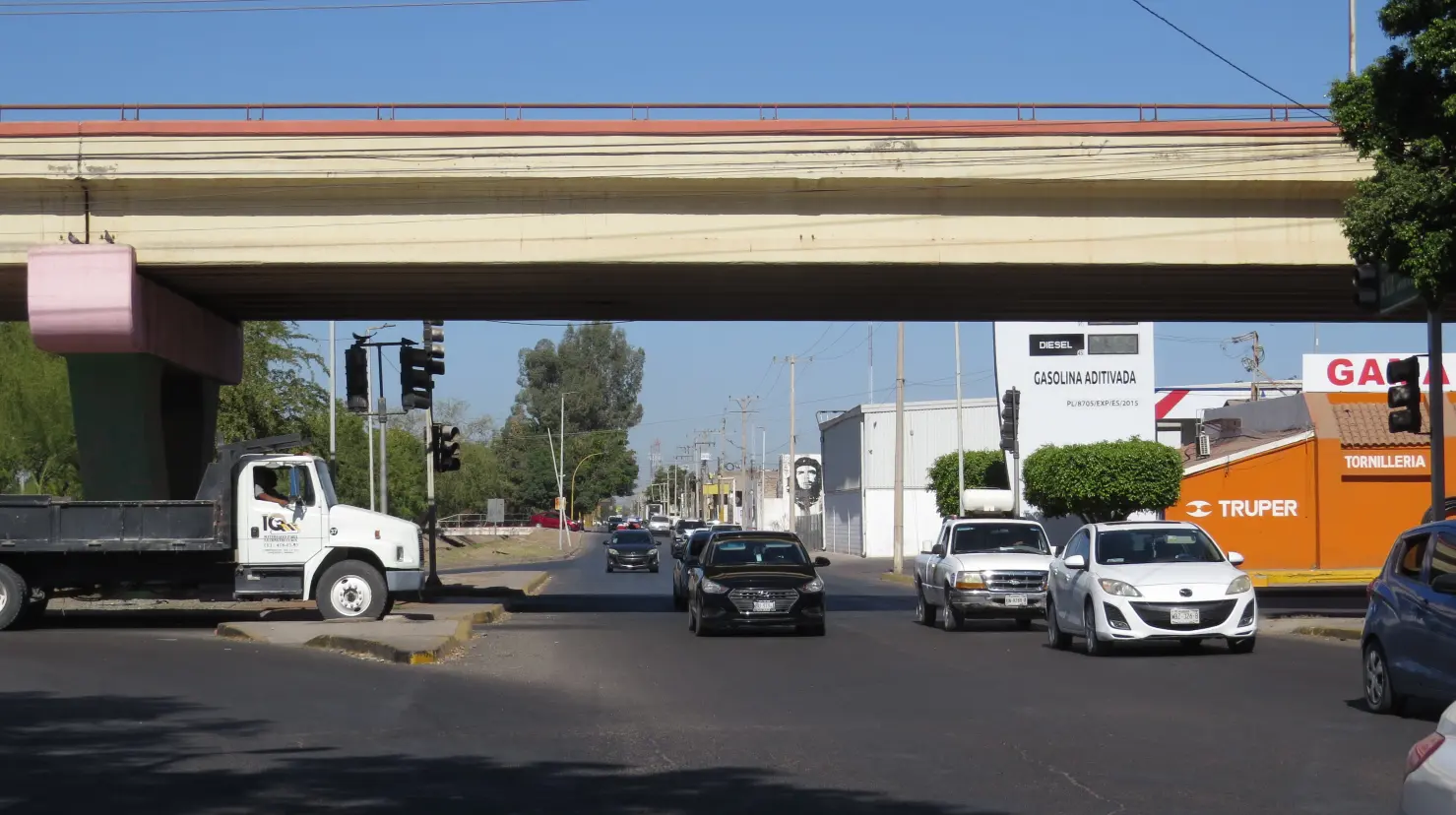 Se arroja mujer de puente de la Norman E. Borlaug y 300, en Ciudad Obregón