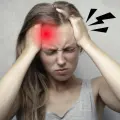 ¿Qué factores puedes convertir un simple dolor de cabeza en una migraña crónica?