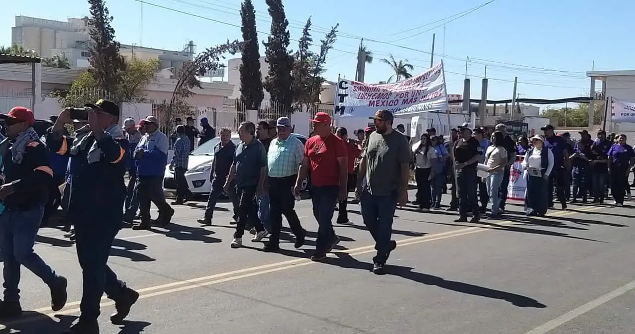 Desfile del Día del Trabajo en Navojoa: exigen jornada de 40 horas