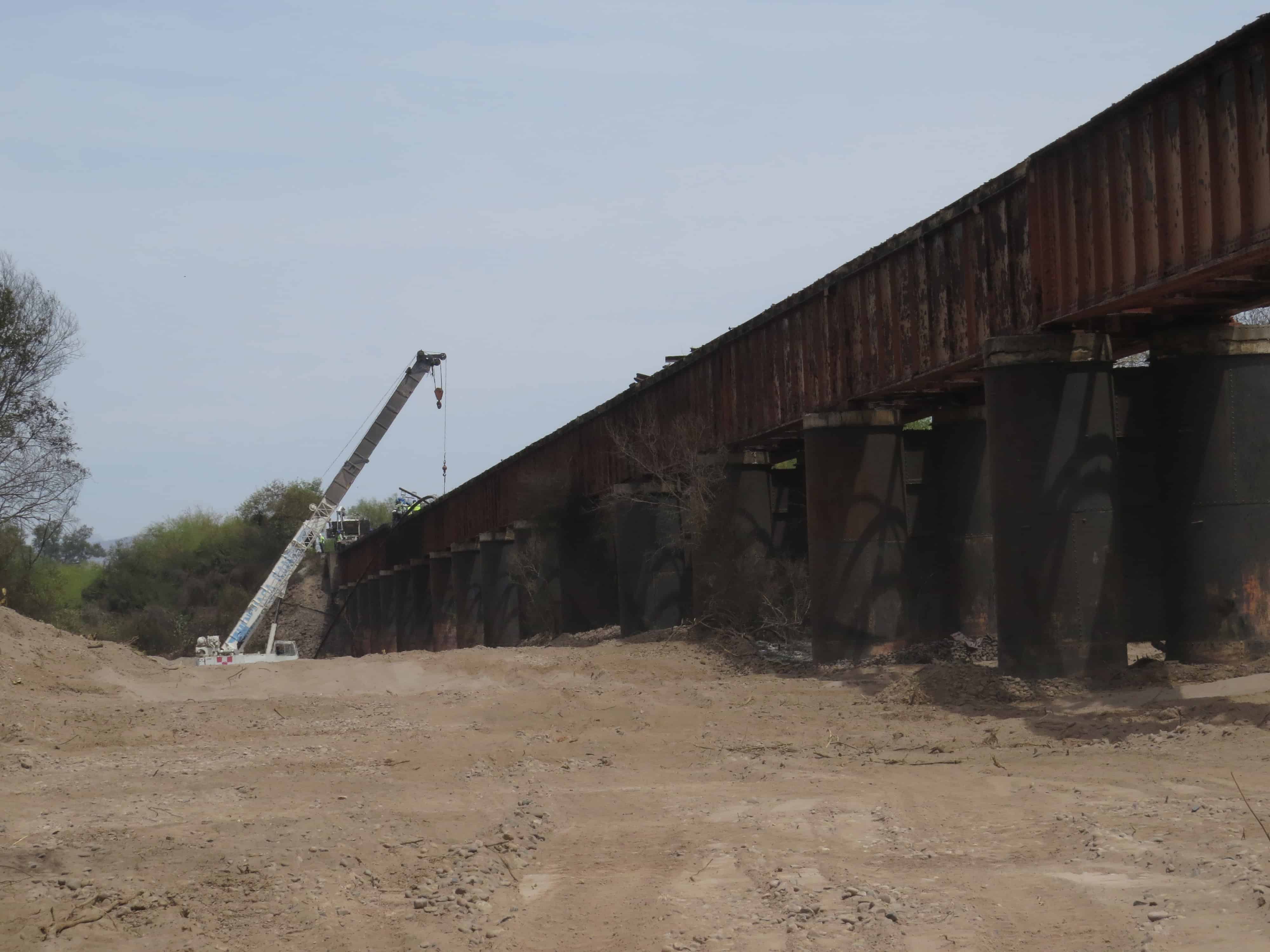 Incendio en puente Esperanza paraliza tránsito ferroviario