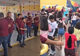 VIDEO | Banda Triguera sorprende a niños en escuela de Ciudad Obregón por el Día del Niño