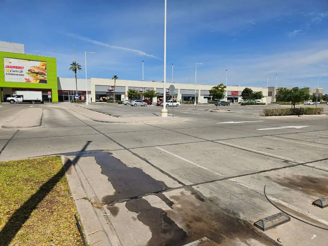 Bajan ventas en negocios de plaza Sendero de Cajeme