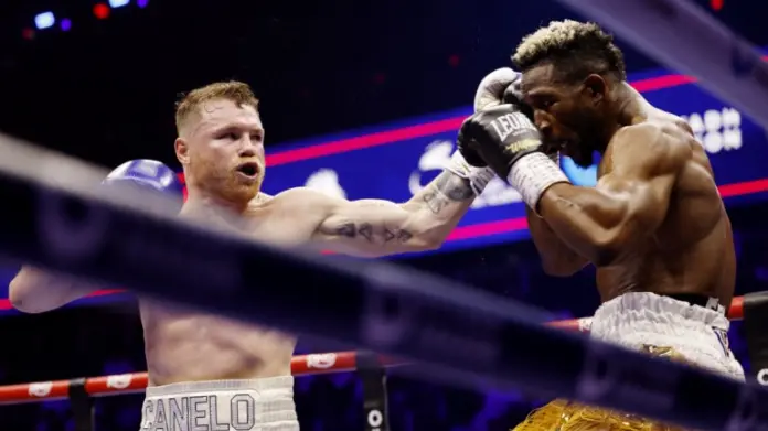 Saúl "Canelo" Álvarez le quita el invicto a William Scull