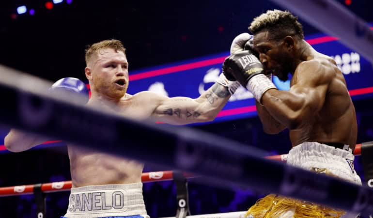Saúl Canelo Álvarez le quita el invicto a William Scull