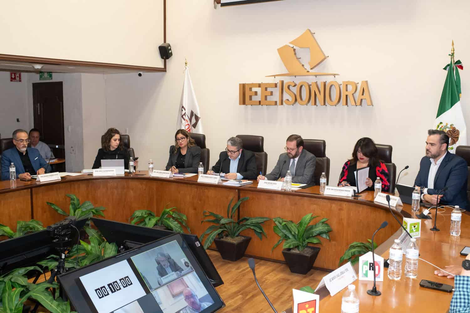 IEE aprueba criterios para realizar los foros de debate