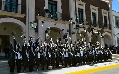 En el próximo semestre, además de contemplar a los egresados, también habrá estudiantes de nuevo ingreso en todas las carreras universitarias
