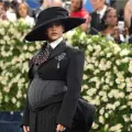Rihanna confirma su tercer embarazo en la Met Gala 2025 y deslumbra con su estilo icónico