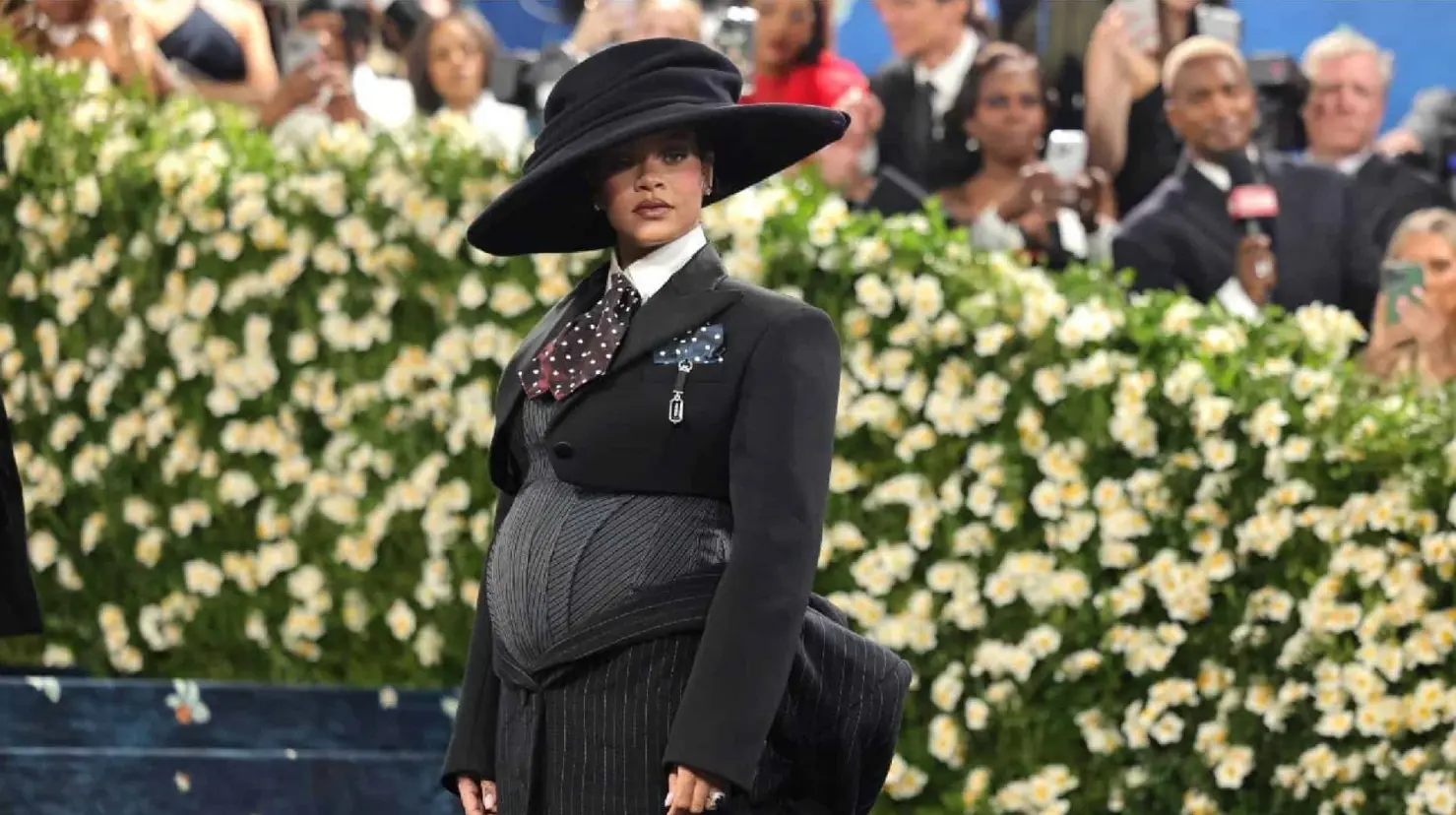 Rihanna confirma su tercer embarazo en la Met Gala 2025 y deslumbra con su estilo icónico