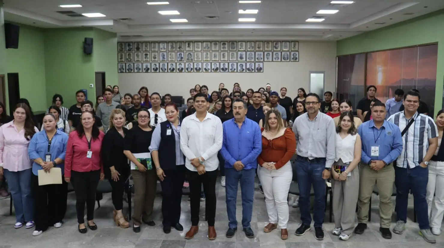 Javier Lamarque da bienvenida a integrantes de Jóvenes Construyendo el Futuro