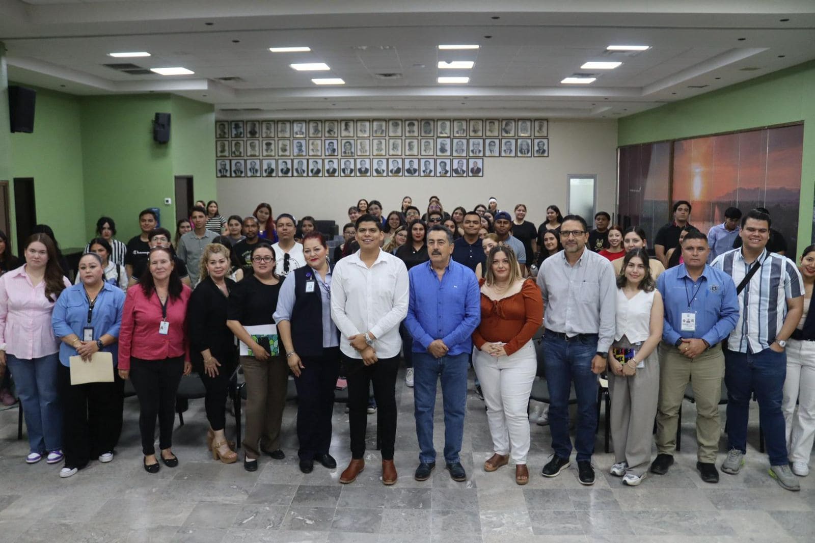 Javier Lamarque da bienvenida a integrantes de Jóvenes Construyendo el Futuro