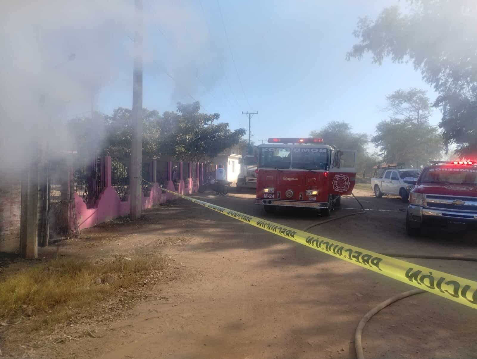 Etchojoa en foco rojo por incendio a casa habitación