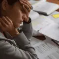 Trabajar en exceso afecta seriamente la salud: lo que debes saber