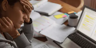 Trabajar en exceso afecta seriamente la salud: lo que debes saber