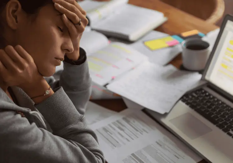 Trabajar en exceso afecta seriamente la salud: lo que debes saber