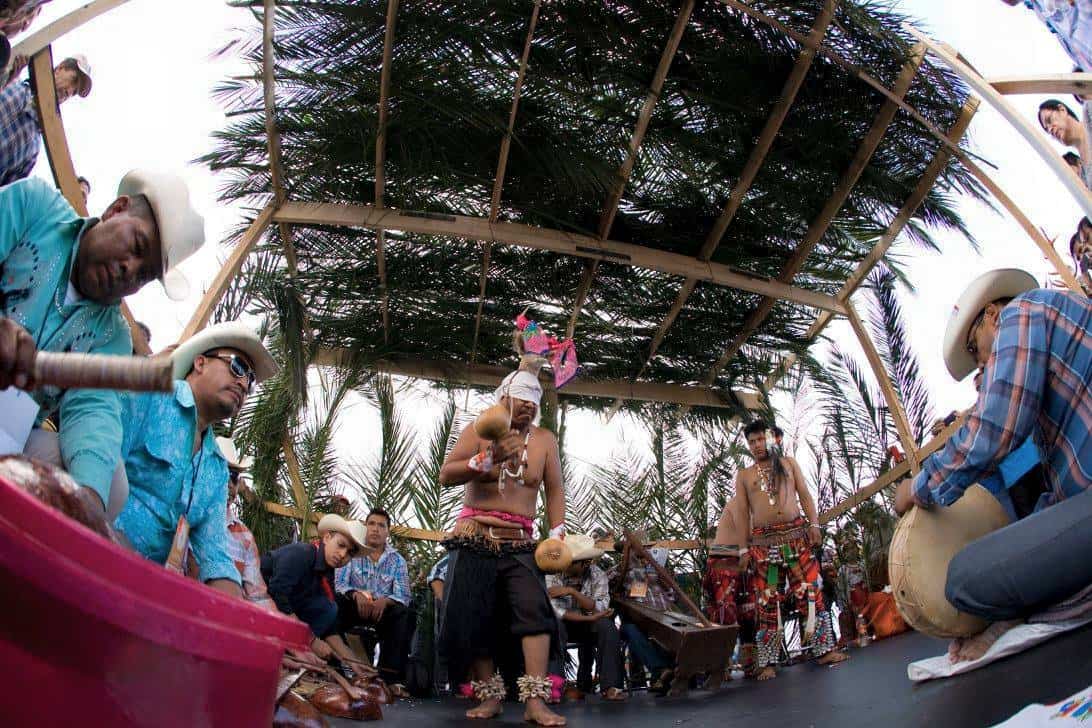 Académico yaqui llama a culturizarse sobre la Danza del Venado, tras concierto de Alfredito Olivas 