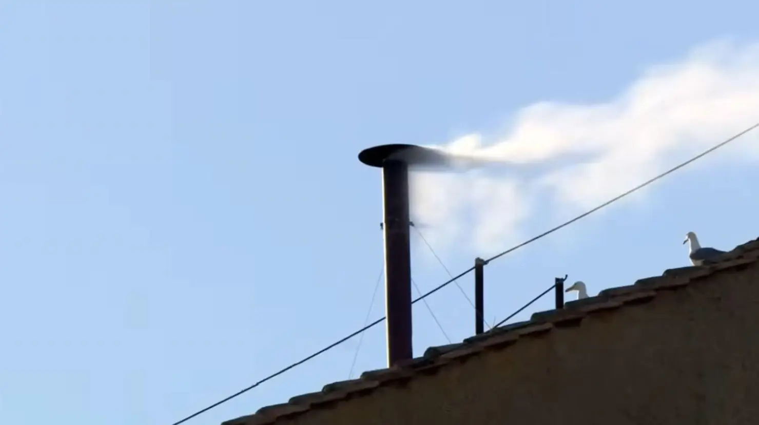 Habemus Papam: El Vaticano vislumbra humo blanco en la Capilla Sixtina