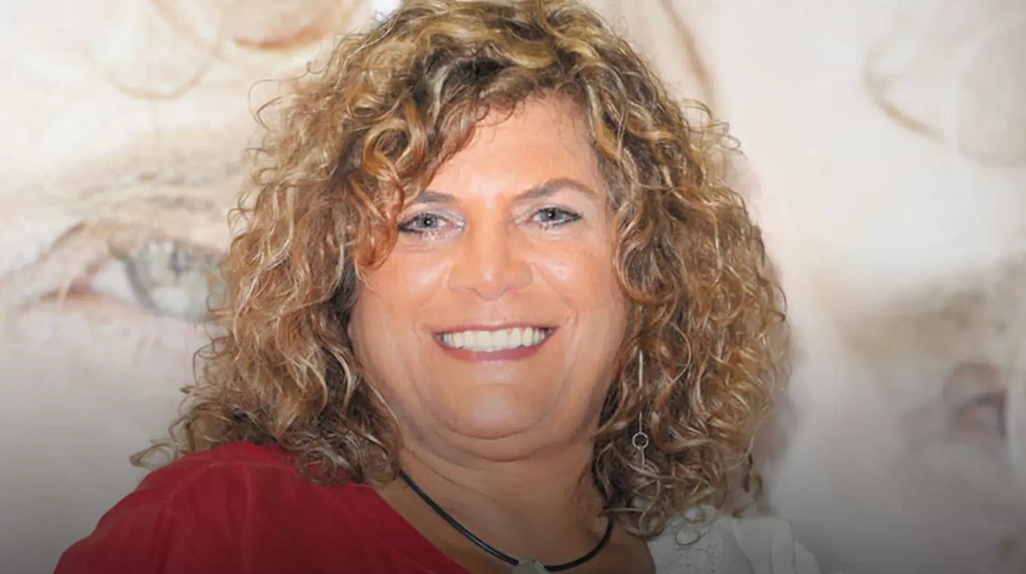 ¿Quién canta “Señora, señora”? Conoce a Denisse de Kalafe, la voz detrás del himno del Día de las Madres