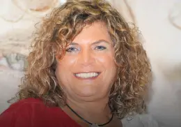 ¿Quién canta “Señora, señora”? Conoce a Denisse de Kalafe, la voz detrás del himno del Día de las Madres