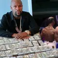 Esto ganó Floyd Mayweather por apostar a favor de Canelo Álvarez contra William Scull
