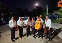 Músicos “hacen su agosto” por Día de las Madres