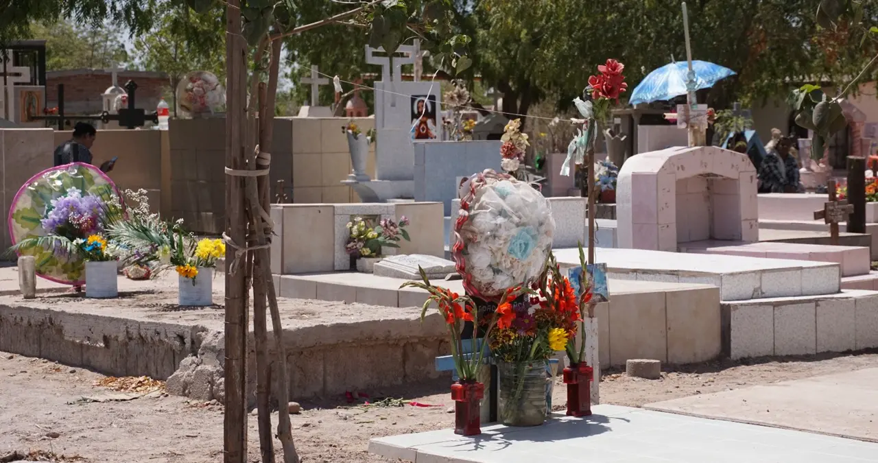 Cajemenses recuerdan a sus madres fallecidas con música y flores