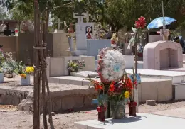 Cajemenses recuerdan a sus madres fallecidas con música y flores