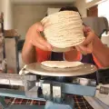 A punto de llegar a 30 pesos el costo de tortilla en Cajeme