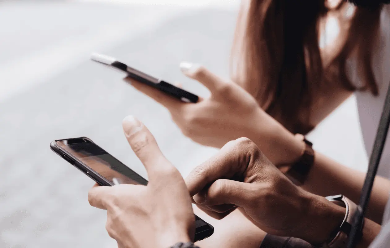 ¿Cómo usan las redes sociales los jóvenes con trastornos mentales? Un estudio de Cambridge lo revela
