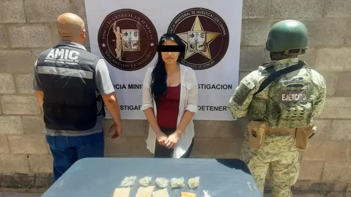 Detienen a mujer con droga durante cateo en Hermosillo