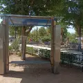 Últimos detalles para módulo de lectura en la plaza pública de Esperanza 
