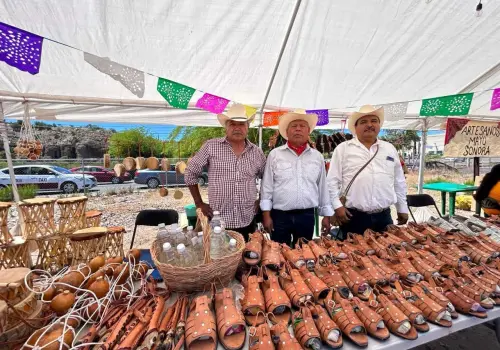 Mayos expondrán su arte en la frontera
