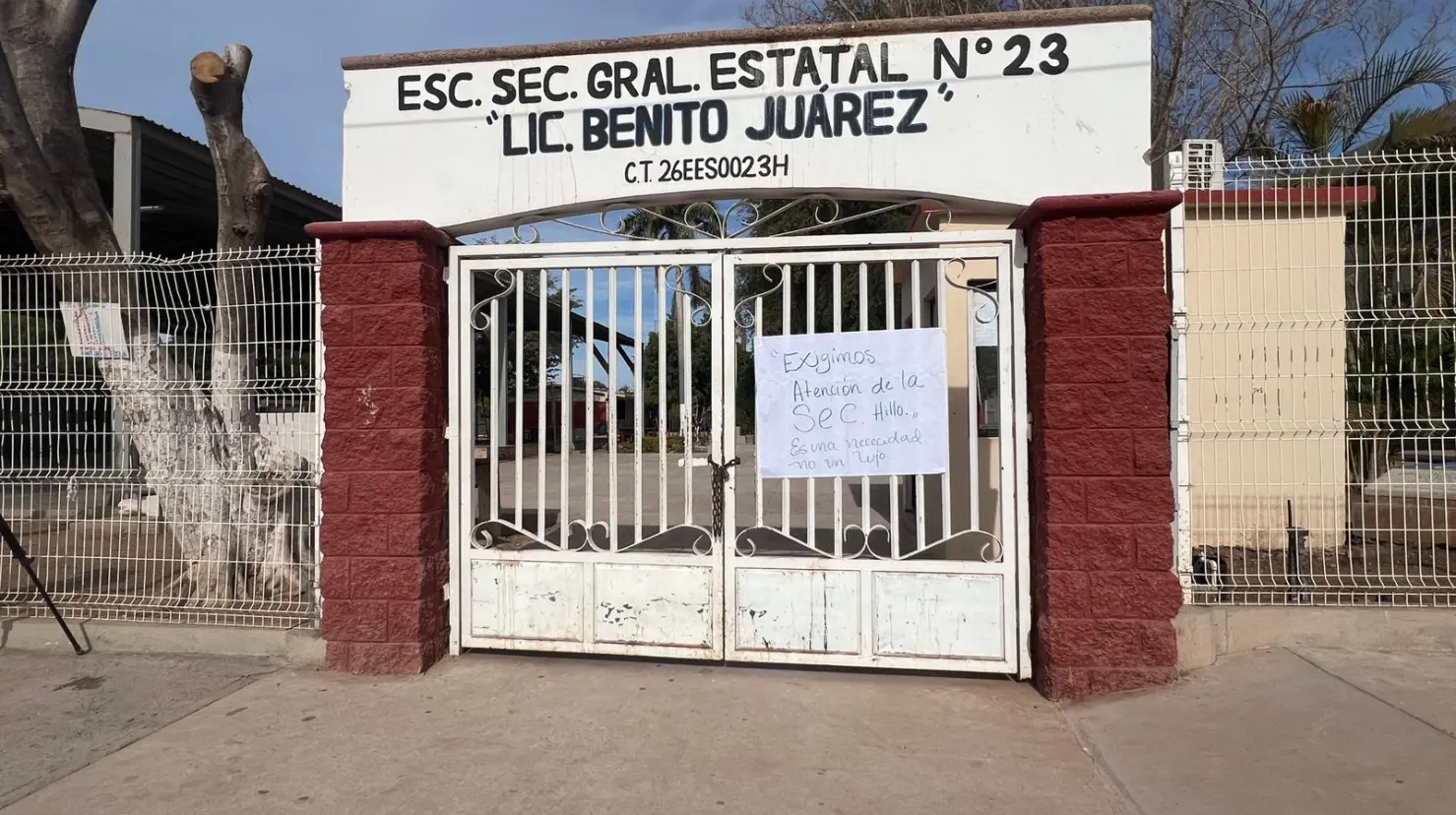 Padres de familia toman secundaria en Pueblo Yaqui; estas fueron sus exigencias