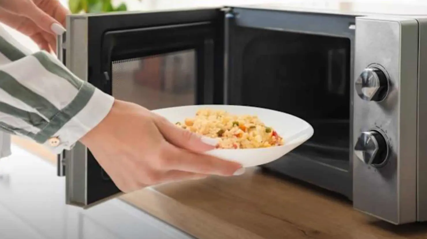 ¿Usas microondas? Estas son las comidas que podrían volverse tóxicas al recalentarse