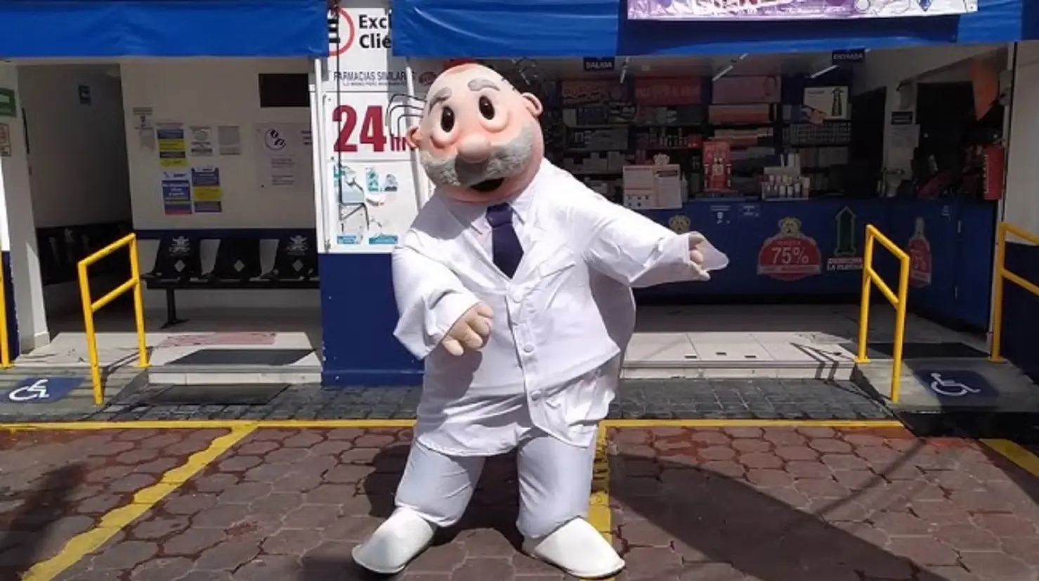 ¿Cuánto gana el Dr. Simi? Este es el salario promedio de la botarga de Farmacias Similares