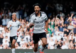 Raúl Jiménez renueva con Fulham hasta 2026 tras gran temporada en la Premier League