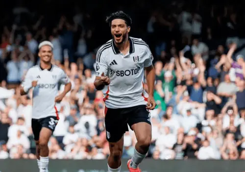 Raúl Jiménez renueva con Fulham hasta 2026 tras gran temporada en la Premier League
