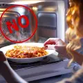 ¿Cuáles son los alimentos que no se deben calentar en el microondas?