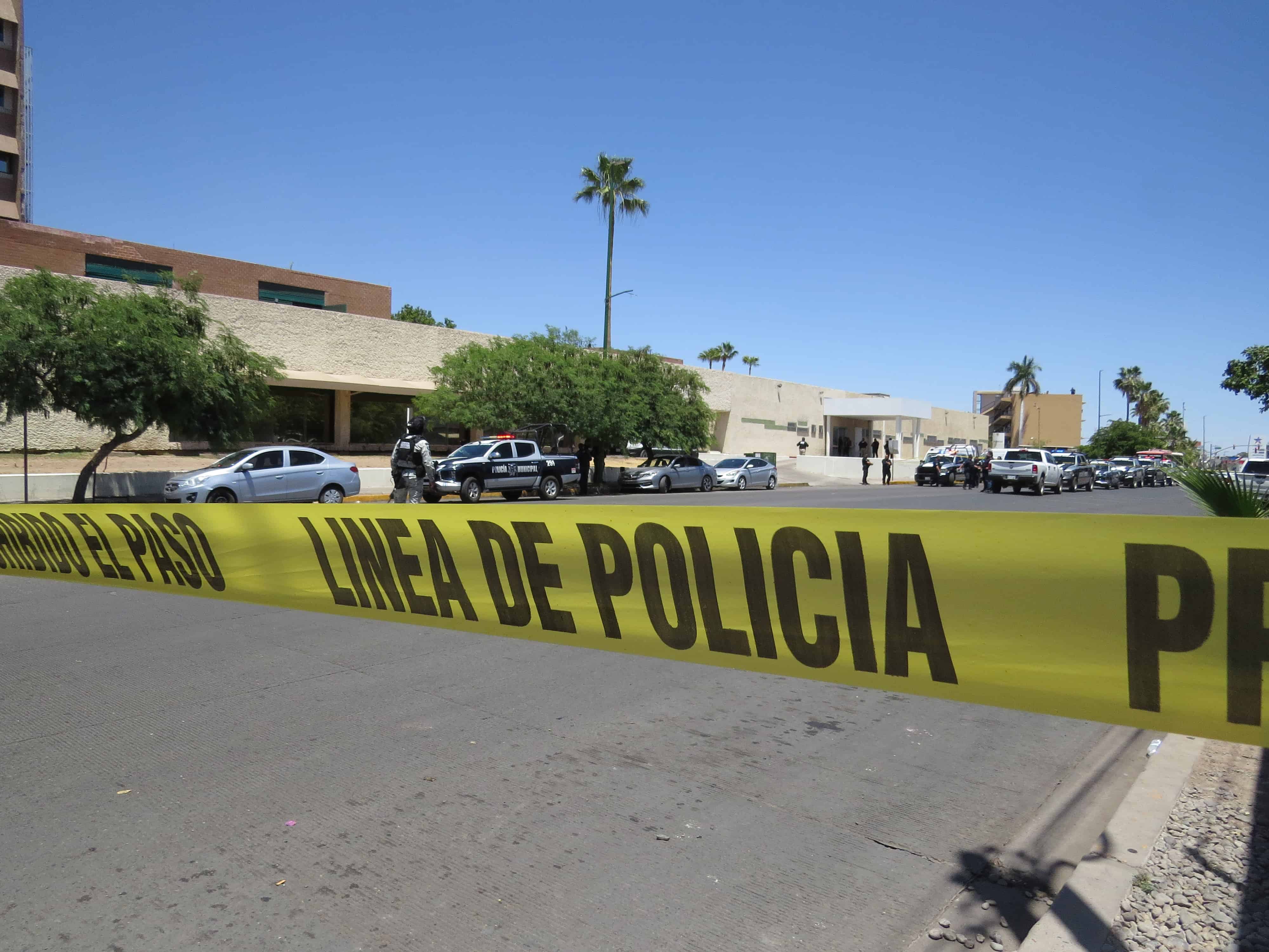 Lo balean afuera de Urgencias del IMSS en Ciudad Obregón