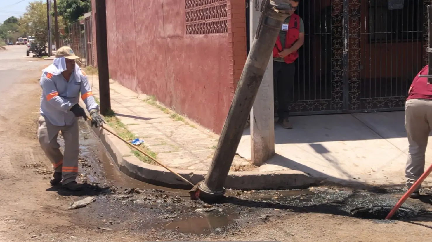 Oomapasc reporta avances del 95 por ciento en atención a fugas de agua en colonia Jardines del Valle