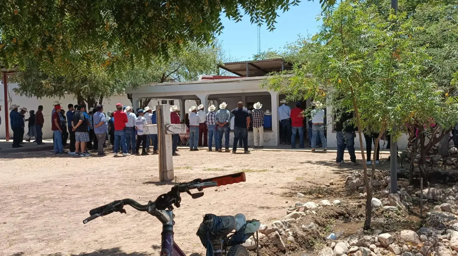Comunidad de Loma de Guamúchil realiza reunión para destituir a gobernadores tradicionales