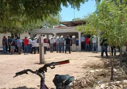 Comunidad de Loma de Guamúchil realiza reunión para destituir a gobernadores tradicionales