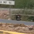 Sigue el robo de postes de alumbrado en carretera México 15 a plena luz del día