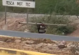 Sigue el robo de postes de alumbrado en carretera México 15 a plena luz del día