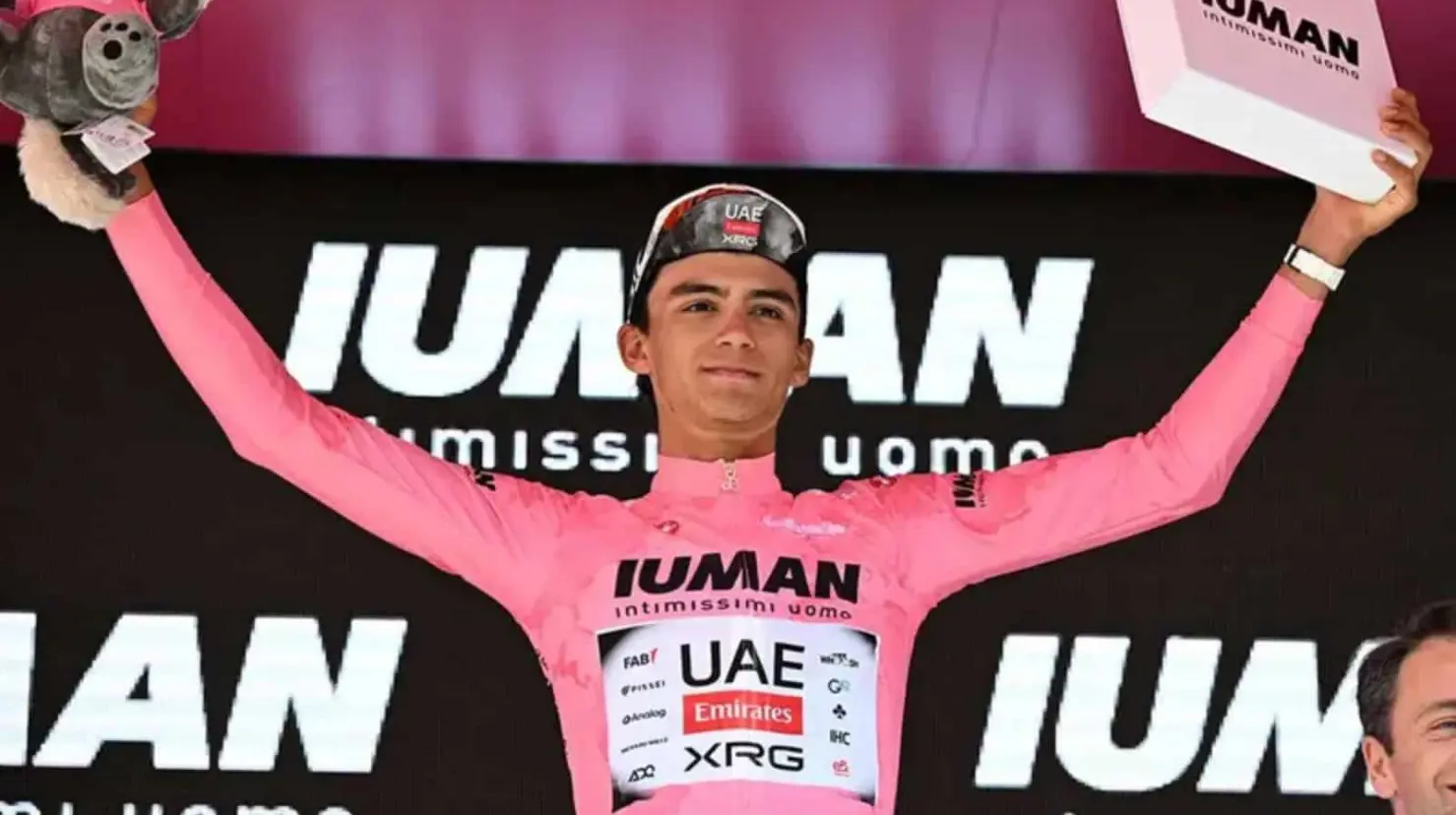 ¿Quién es Isaac Del Toro, e ciclista mexicano lidera el Giro de Italia 2025?