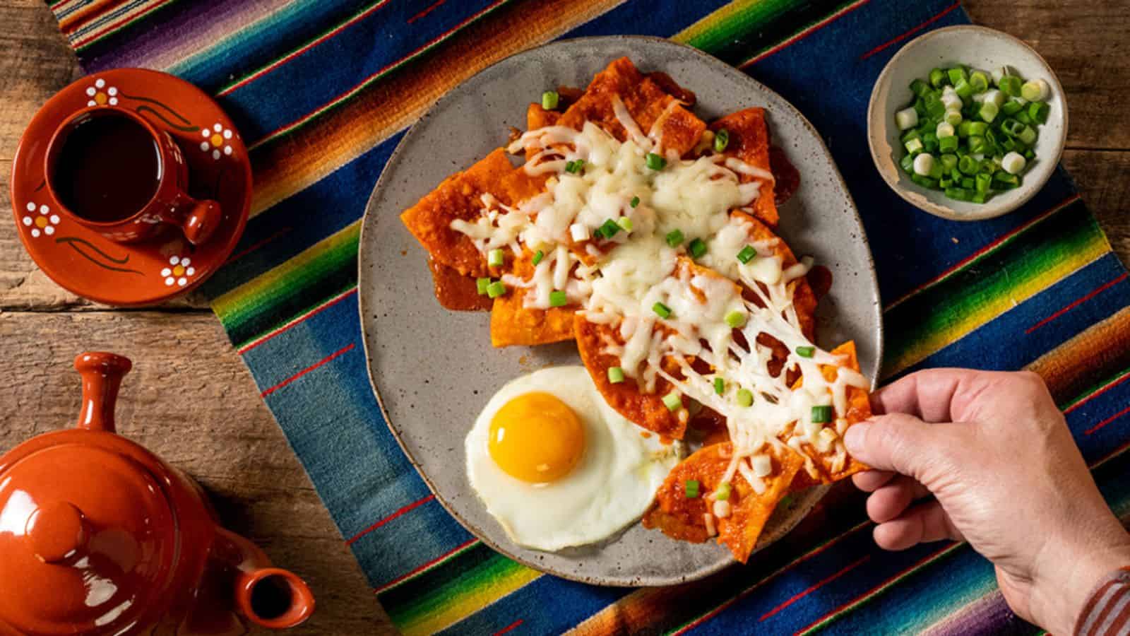 Chilaquiles rojos o verdes ¿por qué son uno de los desayunos más ricos del mundo?