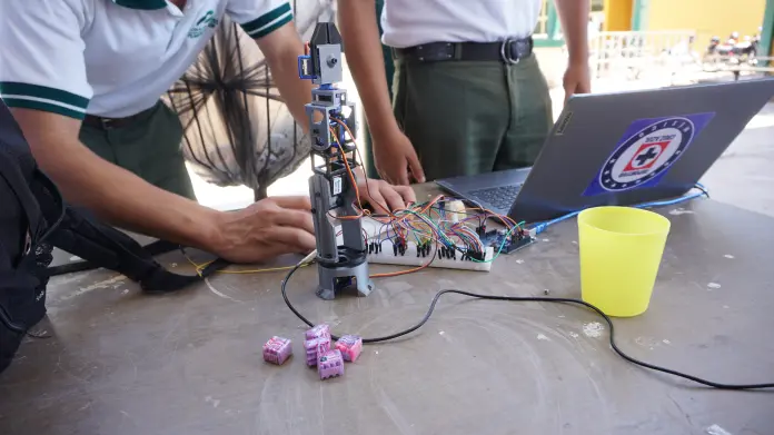 Presentan proyectos de tecnología en Conalep Obregón