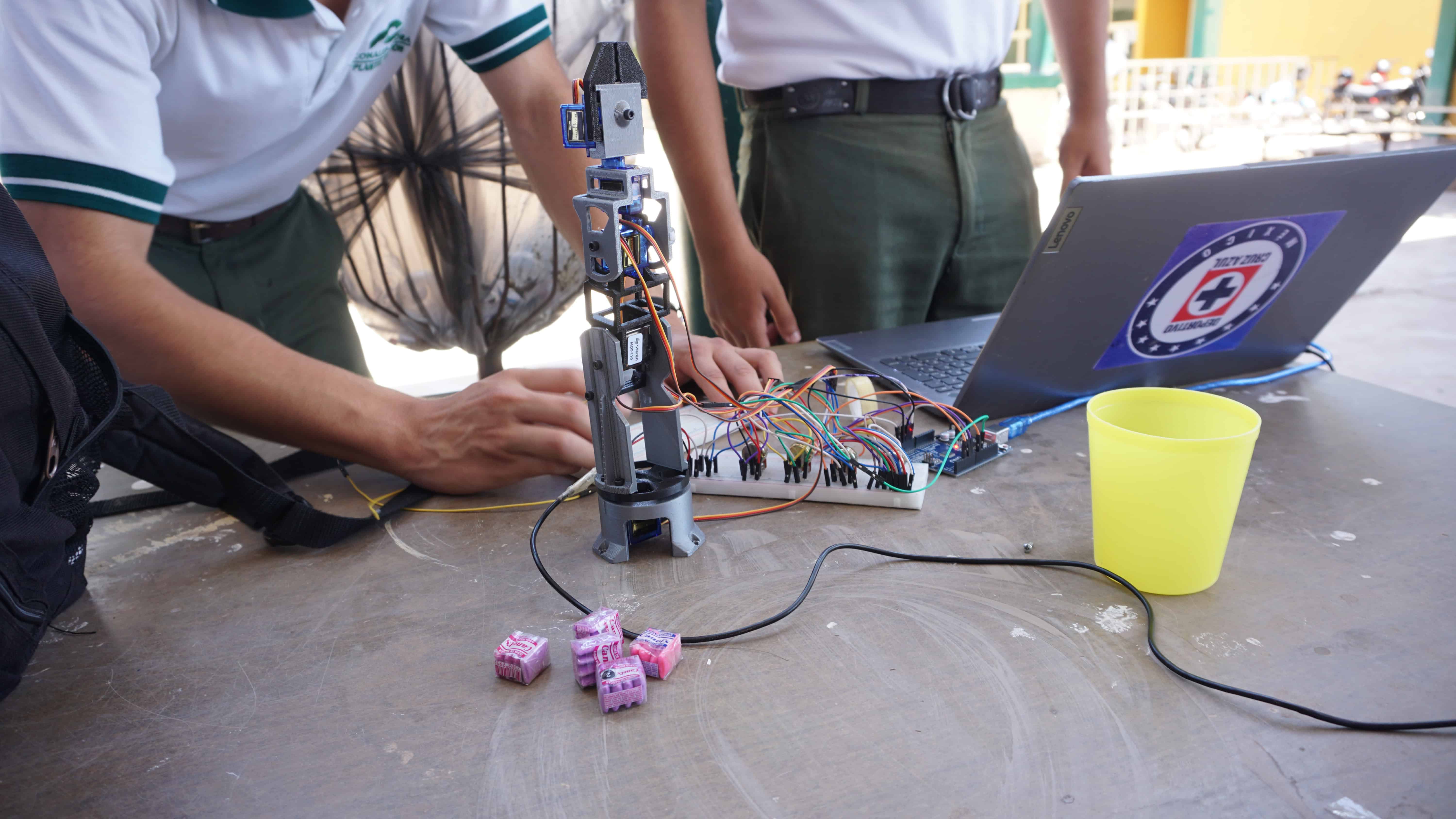 Presentan proyectos de tecnología en Conalep Obregón