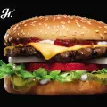 Día de la Hamburguesa: Carl’s Jr. trae esta promoción increíble a solo un peso