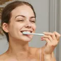 ¿Cuántas veces y durante cuánto tiempo debes cepillarte los dientes para prevenir enfermedades? Esto dicen los expertos